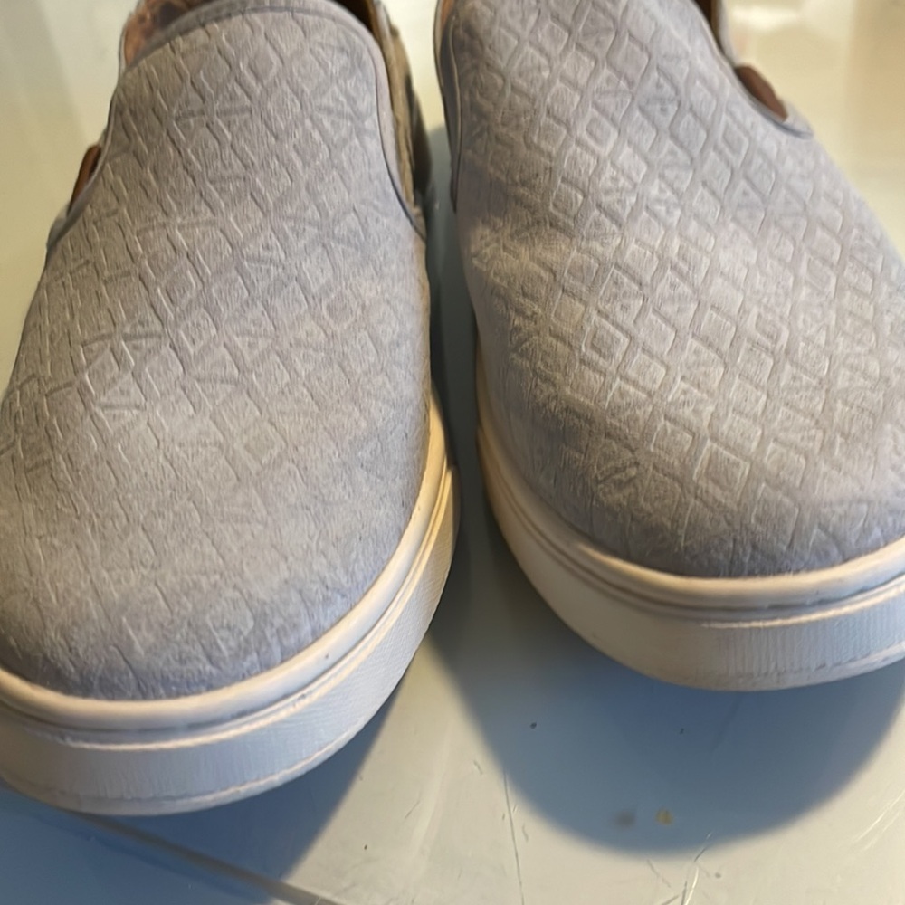 NWOB OluKai Women's Pehuea Leather Slip-On Shoes Size W7.5- Macadamia Kapa